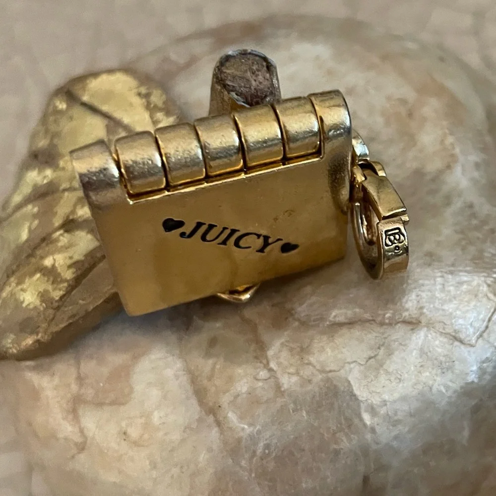 L00k B00k ChArM. RaRe, DIFfIcUlT T0 FiNd!🧡♥️💚 - Picture 8 of 11